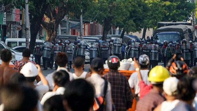 Myanmar'da güvenlik güçleri cenaze töreninde kalabalığa ateş açtı!