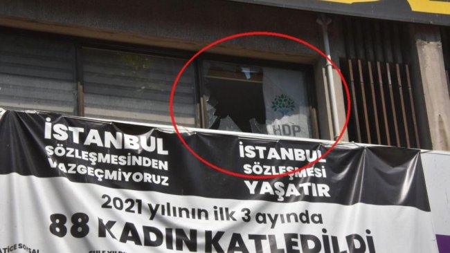 İzmir’de HDP binasına saldırı: Bir kişi hayatını kaybetti