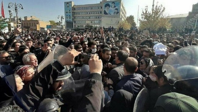 İran’da protestoculara sert müdahale: 100 gözaltı