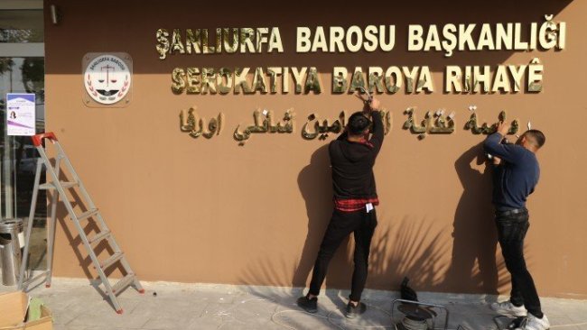 Urfa Barosu’na 3 dilli tabela asıldı