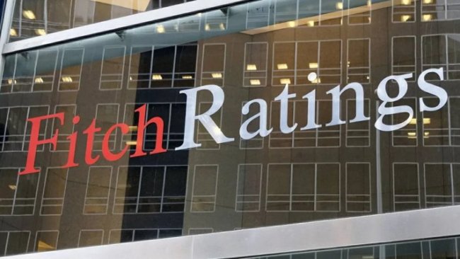 Fitch Türkiye'nin not görünümünü düşürdü