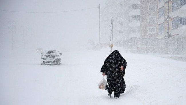 Van’da onlarca yerleşim yerinin yolu kapandı