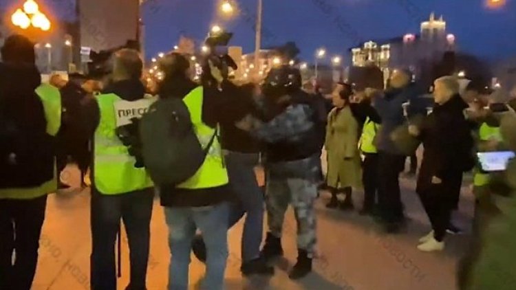 Rusya’da savaş karşıtı protestolarda 1300’den fazla gözaltı