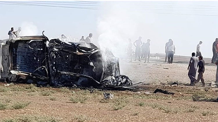 SİHA, Qamışlo kırsalında bir aracı bombaladı