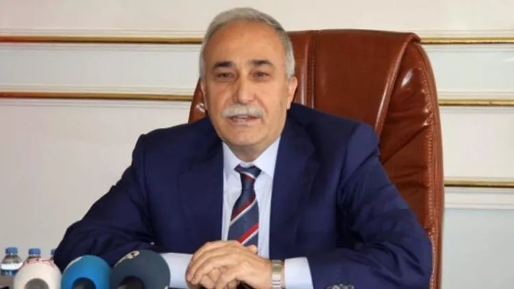 Ahmet Eşref Fakıbaba, AK Parti ve milletvekilliğinden istifa etti