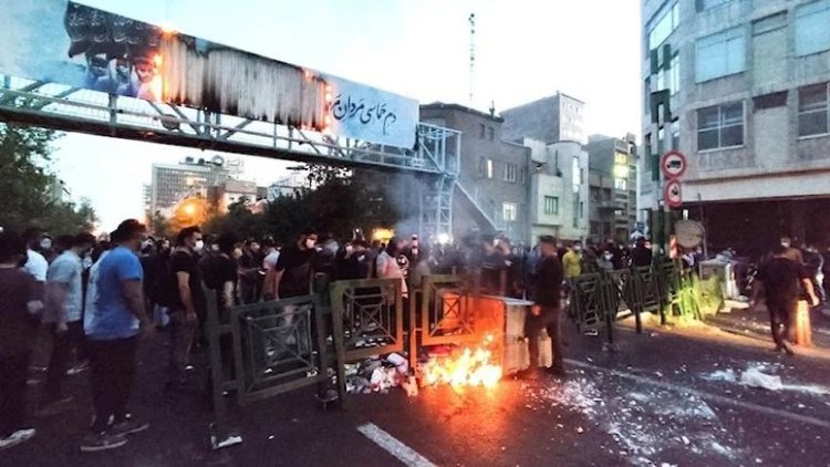 İran yargısı 11 kişiyi protestolar sırasında güvenlik görevlisini öldürmekle suçladı