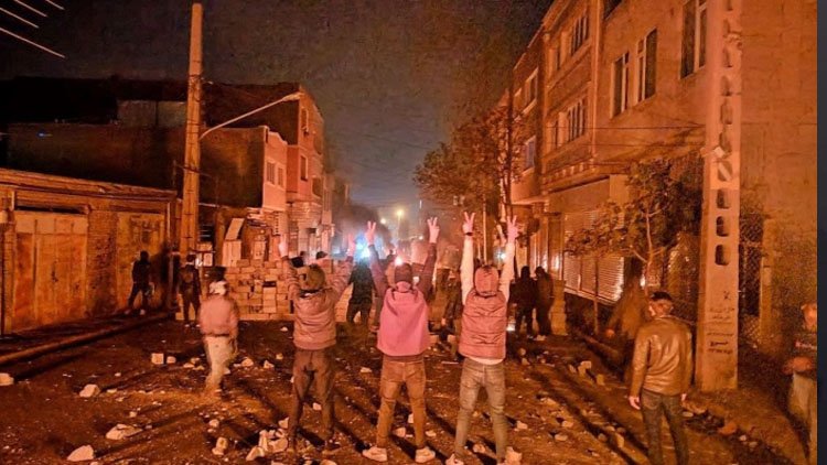 İran'da güvenlik güçleri protestoculara ateş açtı: En az 15 ölü