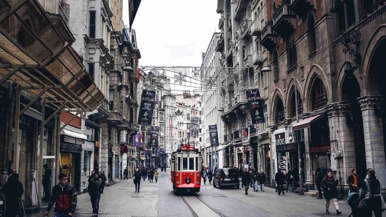 İstiklal Caddesi’nde sergi, stant, sokak müziği yasaklandı