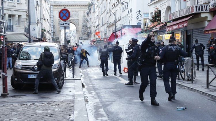 Fransa'da Paris saldırısı protesto edildi