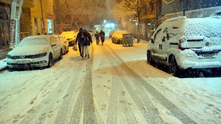 Van, Hakkari, Bitlis ve Muş'ta 1028 yerleşim birimine ulaşım sağlanamıyor