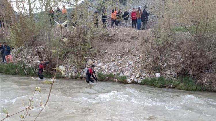 Malatya'da takılan oltasını kurtarmak için çaya giren çocuk boğuldu