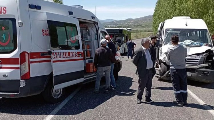 Bingöl'de halk otobüsü ile minibüs çarpıştı: 16 yaralı