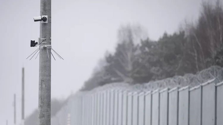 Polonya, doğu sınırını Belarus ve Rusya'dan gelen yük araçlarına kapattı