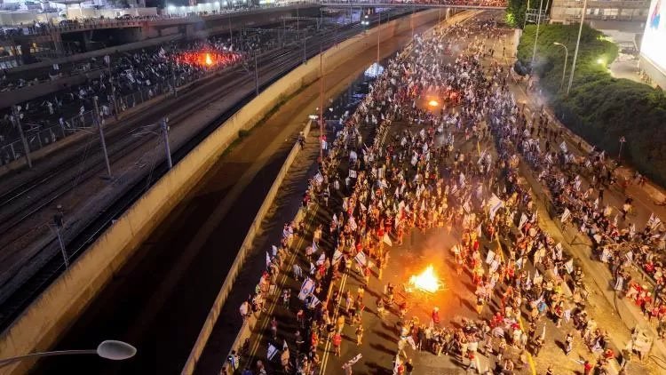 İsrail'de Tel Aviv Emniyet Müdürü istifa etti, sokaklar karıştı: 14 yaralı