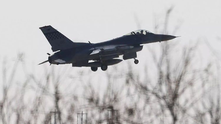 Beyaz Saray: Ukrayna’ya F-16 verebiliriz