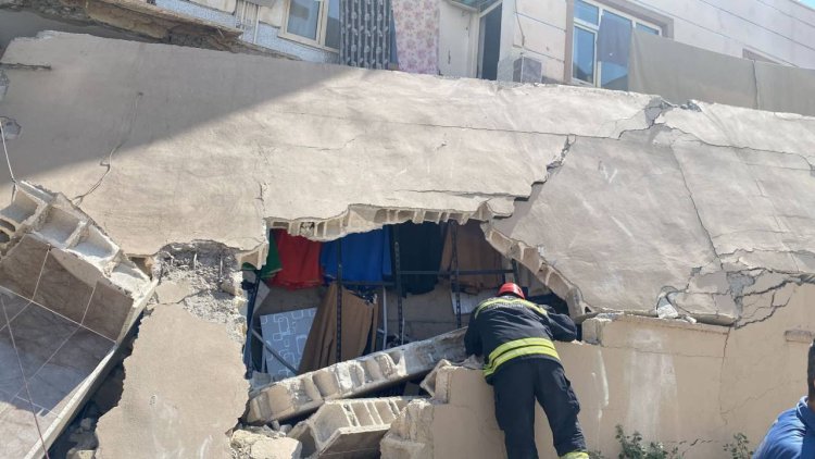 Antep'te iki katlı binanın duvarı çöktü: 4 yaralı