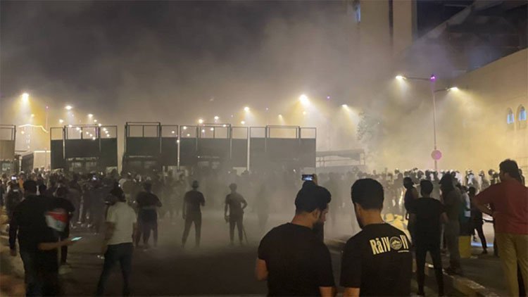 Irak'ta protestoculardan Danimarka Büyükelçiliği’ni yakma tehdidi!