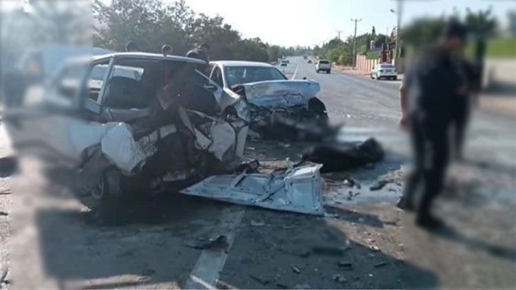 Antep'te feci kaza! İki otomobil kafa kafaya çarpıştı