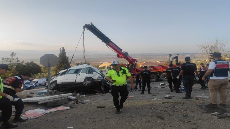 Antep’te feci kaza: 5 ölü, 17 yaralı