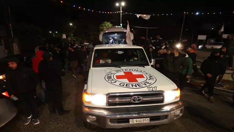 Hamas 11 rehineyi, İsrail 33 Filistinli tutukluyu daha serbest bıraktı