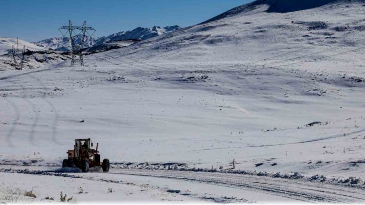 Van, Hakkari, Bitlis ve Muş'ta 472 yerleşim birimine ulaşım sağlanamıyor